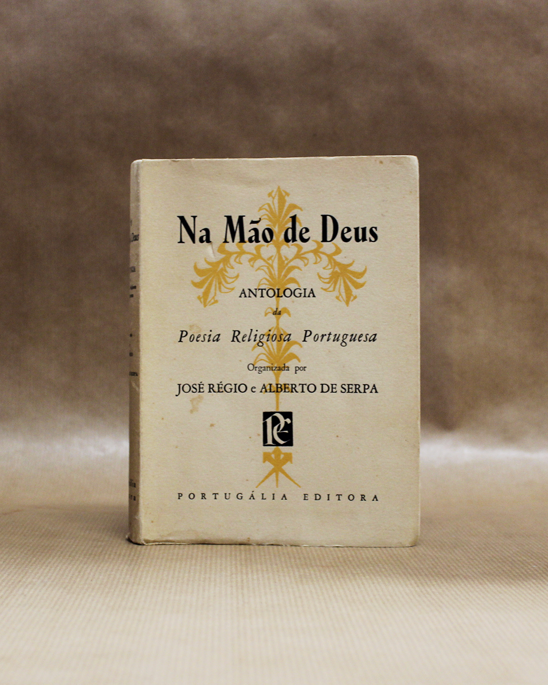 VENDIDO - Na Mão de Deus - Antologia da Poesia Religiosa Portuguesa